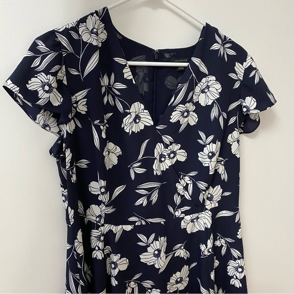 ANN TAYLOR NAVY AND WHITE FLORAL MIDI DRESS - Picture 3 of 7